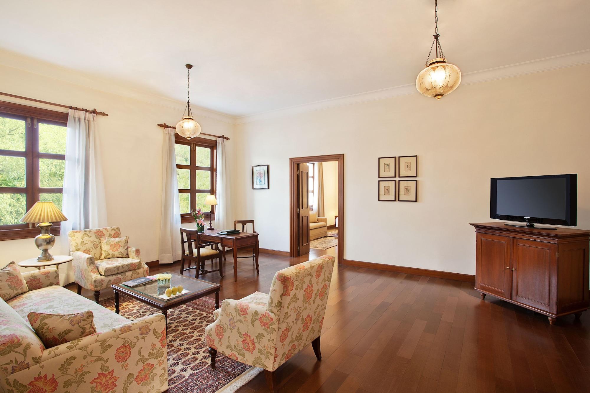 메이든스 호텔 뉴델리 외부 사진 A living room at the Taj Bengal