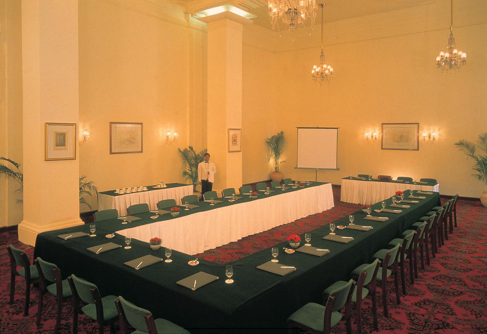 메이든스 호텔 뉴델리 외부 사진 The meeting room of the Royal Society