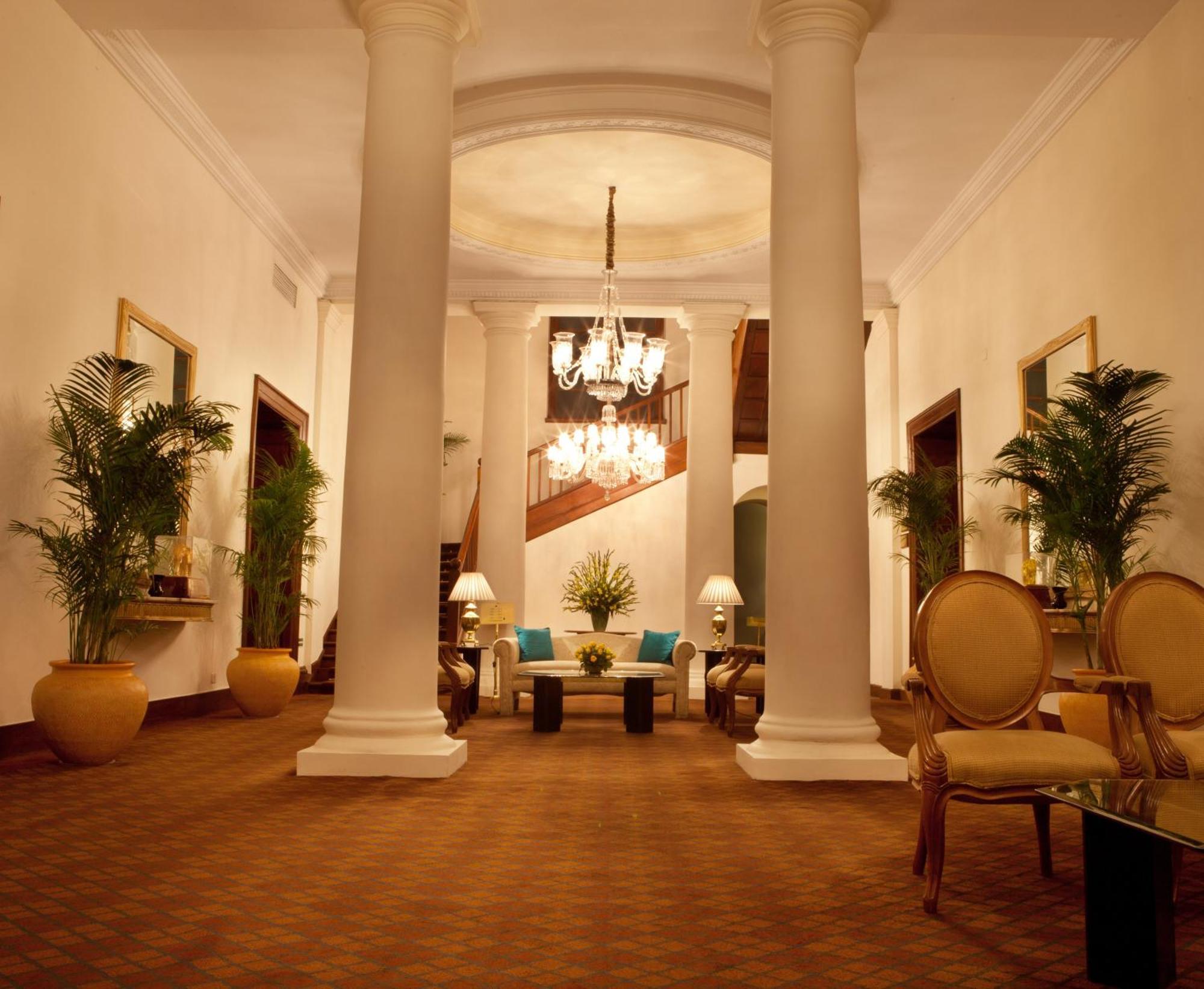 메이든스 호텔 뉴델리 외부 사진 Interior of the hotel