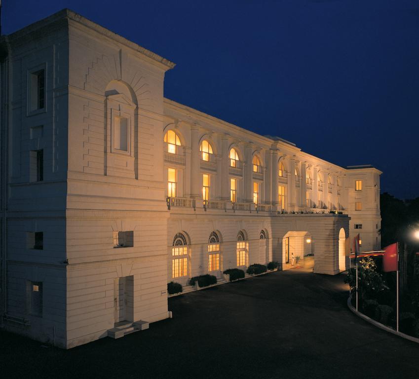 메이든스 호텔 뉴델리 외부 사진 The Grand Hotel at night