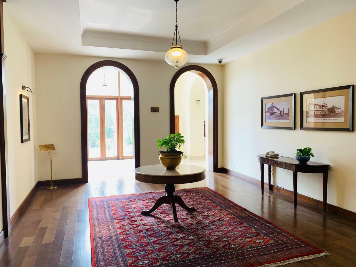 메이든스 호텔 뉴델리 외부 사진 Interior of the hotel